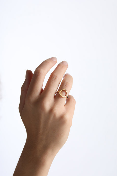 LE SECRET Bague or jaune 18k - Maison Mouche bijoux classiques pas classiques