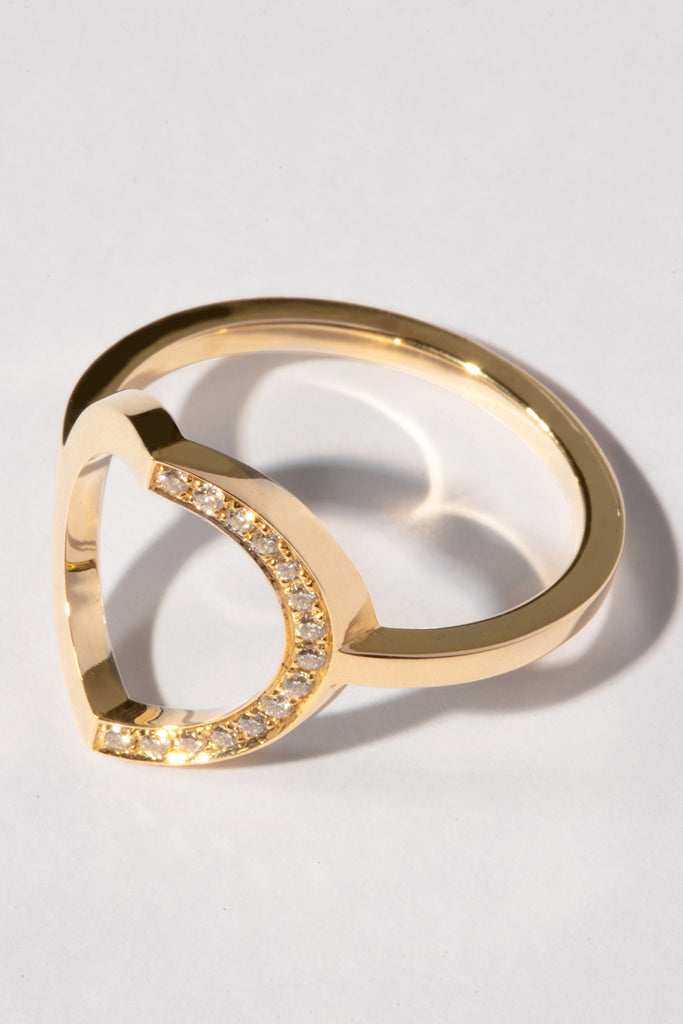 LE SECRET Bague Or jaune 18k demi-pavé - Maison Mouche bijoux classiques pas classiques