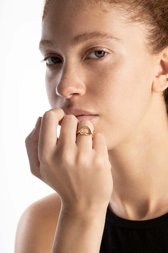 LE SECRET Bague or jaune 18k - Maison Mouche bijoux classiques pas classiques